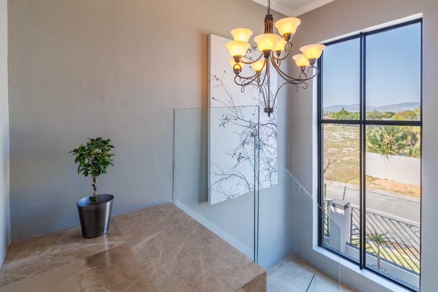 4 Bedroom Property for Sale in Flamingo Vlei Western Cape